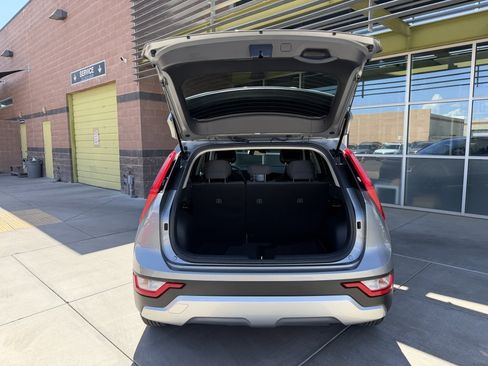 Used 2025 Kia Niro LX FWD image 33