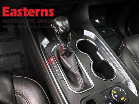 Used 2022 Chevrolet Traverse LT image 13