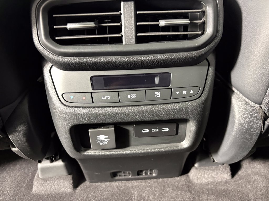 Used 2025 Honda Pilot TrailSport image 30