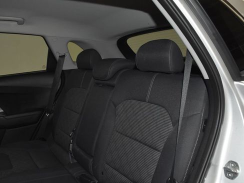 Used 2018 Kia Niro LX FWD image 29