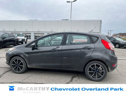 Used 2017 Ford Fiesta SE image 6