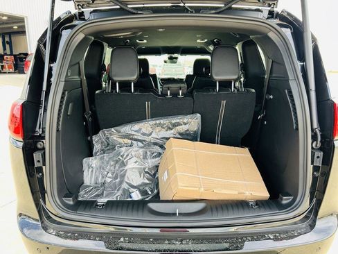 New 2026 Chrysler Voyager LX image 29