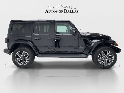 Used 2023 Jeep Wrangler Unlimited Sahara AWD/4WD image 6