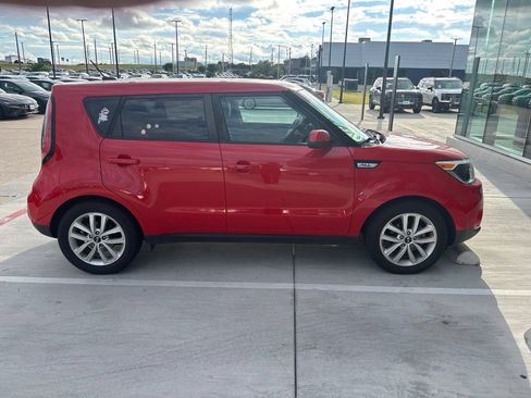 Used 2018 Kia Soul + w/ Audio Package FWD image 4
