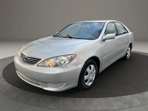 Used 2005 Toyota Camry LE image 1