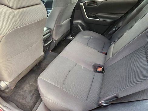 Used 2021 Toyota RAV4 LE image 12