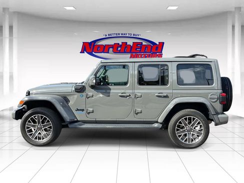 Used 2022 Jeep Wrangler Unlimited Sahara AWD/4WD image 4