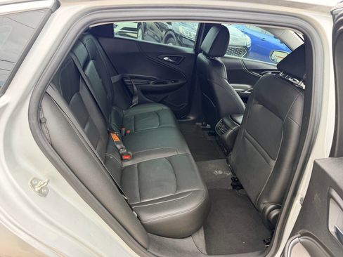 Used 2019 Chevrolet Malibu LT w/ Leather Package FWD image 14