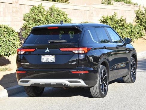 Used 2023 Mitsubishi Outlander SE image 16