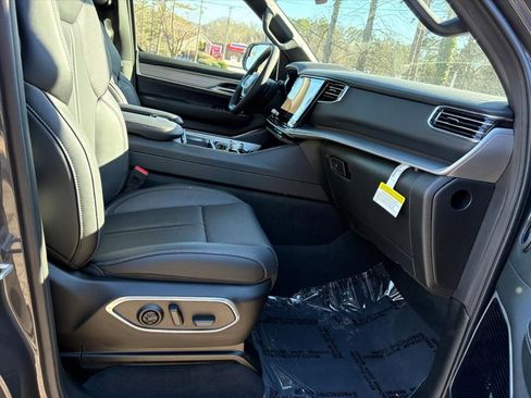 New 2026 Jeep Grand Wagoneer Limited AWD/4WD image 16