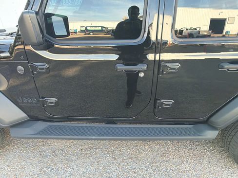 Used 2023 Jeep Wrangler Unlimited Sport image 15