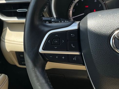 Used 2023 Toyota Highlander XLE FWD image 14