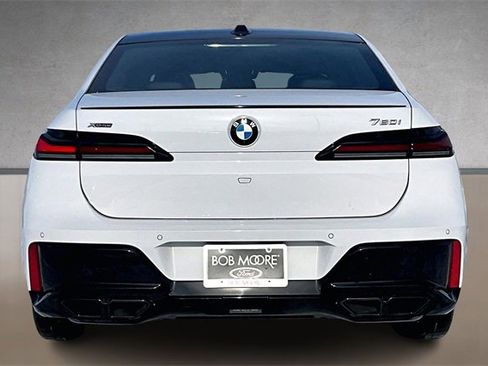 Used 2023 BMW 760i xDrive image 4