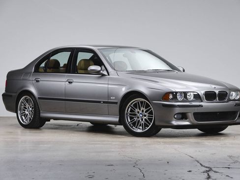 Used 2003 BMW M5 RWD image 3