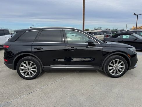 Used 2022 Lincoln Corsair AWD w/ Premium Package image 2