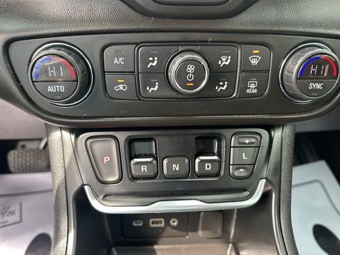 Used 2021 GMC Terrain SLE w/ Driver Convenience Package AWD/4WD image 19