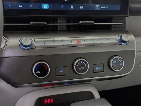 Used 2024 Hyundai Kona SE image 18