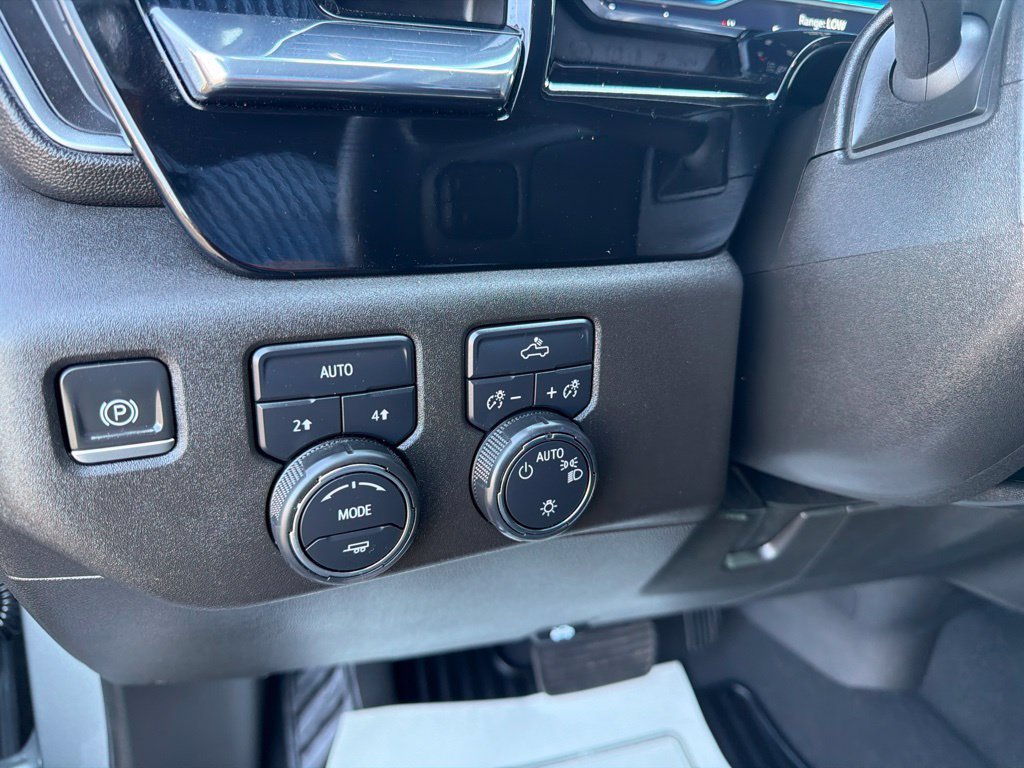 Used 2023 Chevrolet Silverado 1500 LT AWD/4WD image 14
