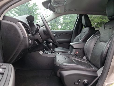 Used 2019 Jeep Cherokee Limited AWD/4WD image 13