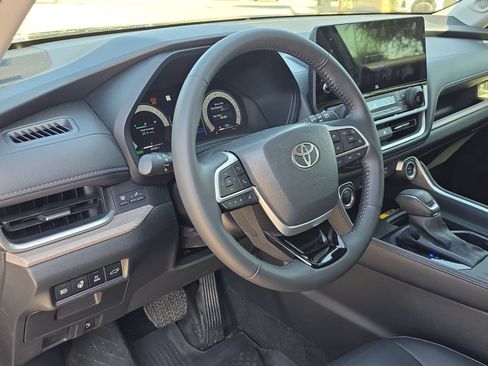 Used 2025 Toyota Grand Highlander AWD Hybrid image 13