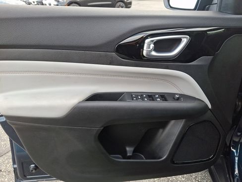 Used 2024 Jeep Compass Limited image 12