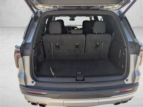 Used 2024 Chevrolet Traverse LT FWD image 7