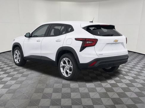 Certified 2024 Chevrolet Trax LS w/ LS Convenience Package FWD image 33