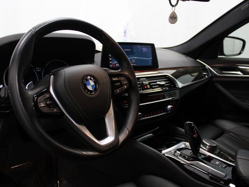 Used 2019 BMW 530i w/ Convenience Package image 17