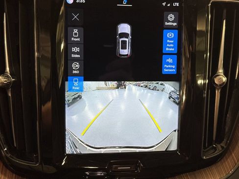 Certified 2023 Volvo XC60 B6 Ultimate w/ Protection Package Premier AWD/4WD image 16