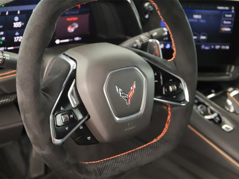 Used 2022 Chevrolet Corvette Stingray Coupe w/ Z51 Performance Package image 16