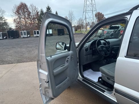 Used 2007 Jeep Liberty Sport image 15