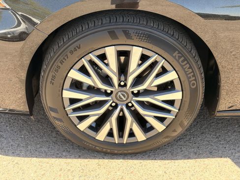 Used 2025 Nissan Altima 2.5 SV FWD image 8