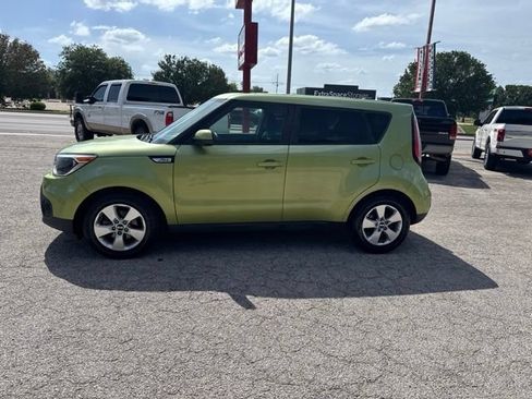 Used 2017 Kia Soul FWD image 1