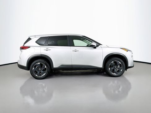 Used 2025 Nissan Rogue SV AWD/4WD image 8