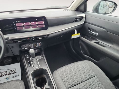 Used 2025 Nissan Kicks SV image 12