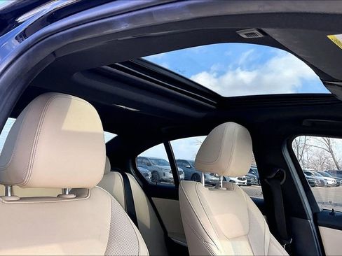 Used 2023 BMW 330e image 22