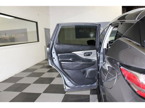 Used 2018 Nissan Murano Platinum w/ Cargo Package image 13
