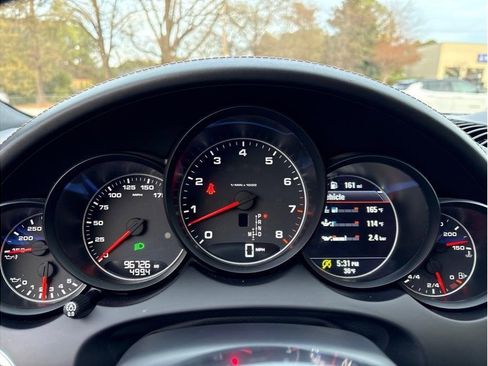 Used 2017 Porsche Cayenne Platinum Edition image 17