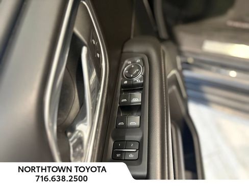 Used 2023 Chevrolet Suburban High Country AWD/4WD image 40
