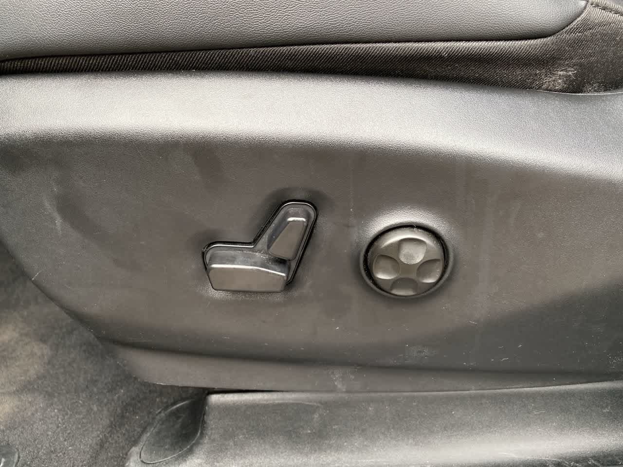 Used 2025 Chrysler Pacifica Select FWD image 13