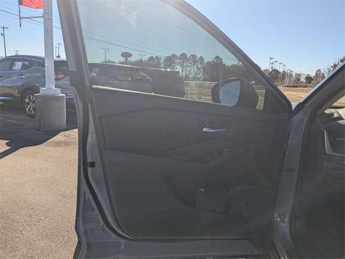 Used 2023 Nissan Rogue SL w/ SL Premium Package image 11