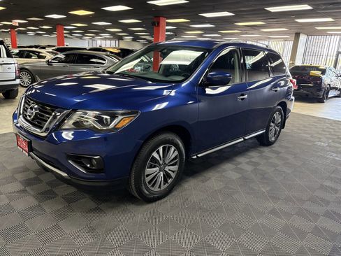 Used 2020 Nissan Pathfinder SV image 5