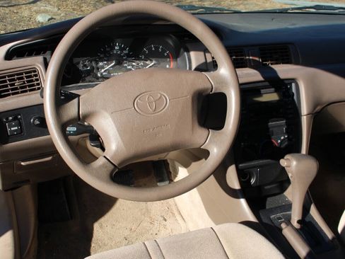 Used 2000 Toyota Camry LE image 15