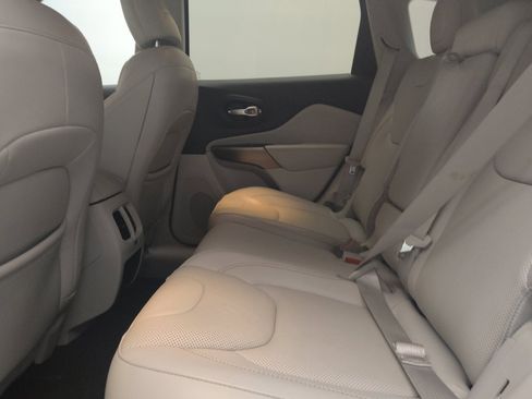 Used 2020 Jeep Cherokee Limited w/ Luxury Group FWD image 18