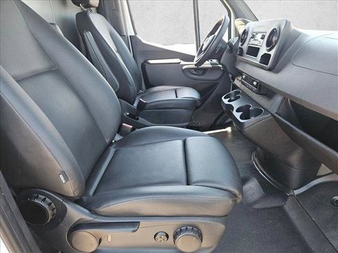 Used 2022 Mercedes-Benz Sprinter 2500 image 23