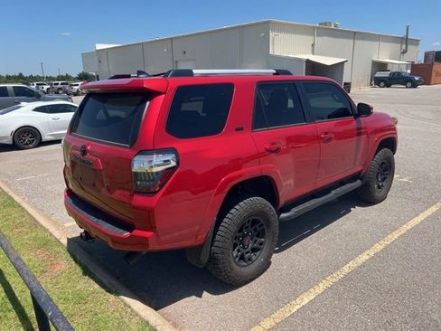 Used 2022 Toyota 4Runner SR5 Premium w/ Moonroof Package AWD/4WD image 7