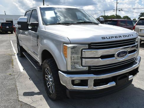 Used 2017 Ford F250 Lariat w/ Lariat Value Package AWD/4WD image 4