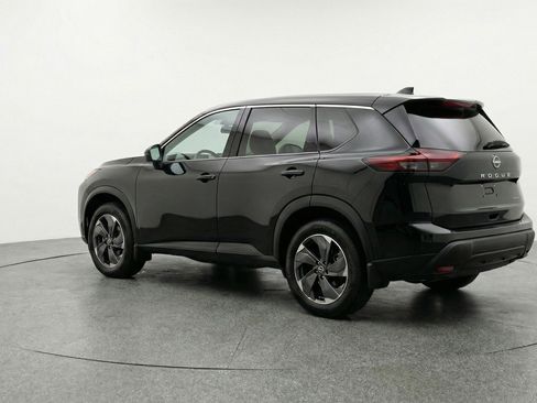 Used 2025 Nissan Rogue SV image 6