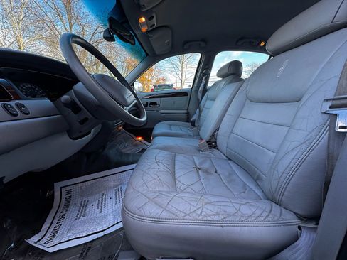 Used 2001 Lincoln Town Car Executive image 11