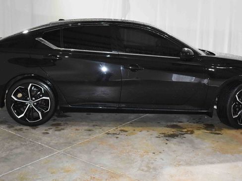 Used 2023 Nissan Altima 2.5 SR w/ SR Premium Package image 10